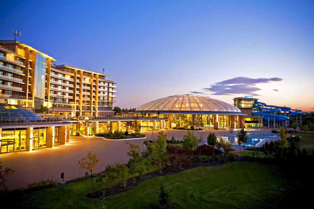 Отель Ramada Resort - Aquaworld Budapest